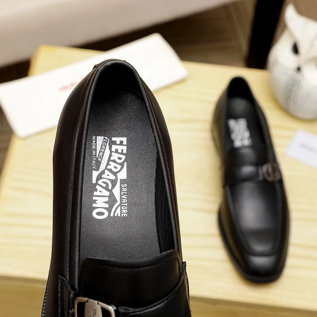 Factory price 420 🔥Ferragamo's new men's casual slip-on shoes🇨🇳Official website original 1:1 mold opening, original quality💯Fine workmanship, high-end luxury☘The upper is made of imported Italian first-layer cowhide🌴🐑leather lining🍓Rubber wear-resistant and non-slip outsole, breathable and comfortable to wear🍍The first choice for high-end men🍉Black, size 38-45